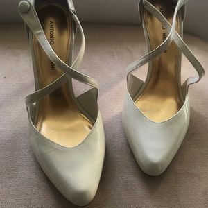 New Cream patent leather 40s style pumps